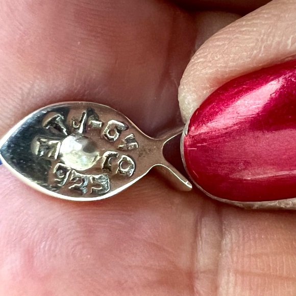 .925 Taxco Mexico Silver Onyx Fish Post Earrings Signed TJ-64 - Picture 9 of 10